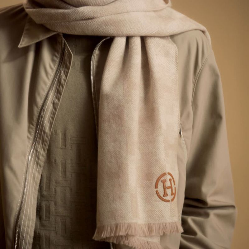 【美品】Hermès エルメス　カシミア　マフラー　H柄　バイカラー　グレー/黒 楽天市場】エルメス hロゴ マフラーの通販